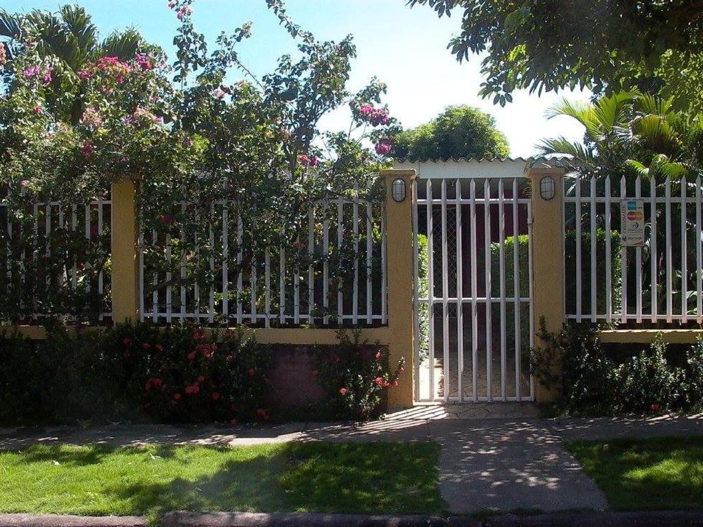 Hostal Casa Los Espinoza Манагуа Экстерьер фото